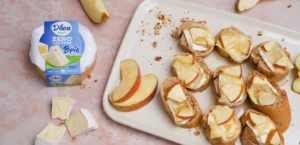 Bruschetta au brie, pomme et miel